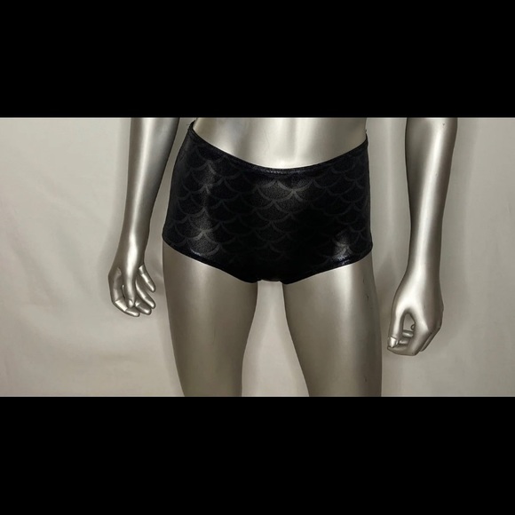 High Waist fish scale dance shorts - Picture 3 of 3